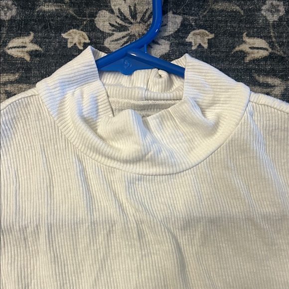 American Eagle Outfitters White/cream sleeves turtleneck - Picture 3 of 4